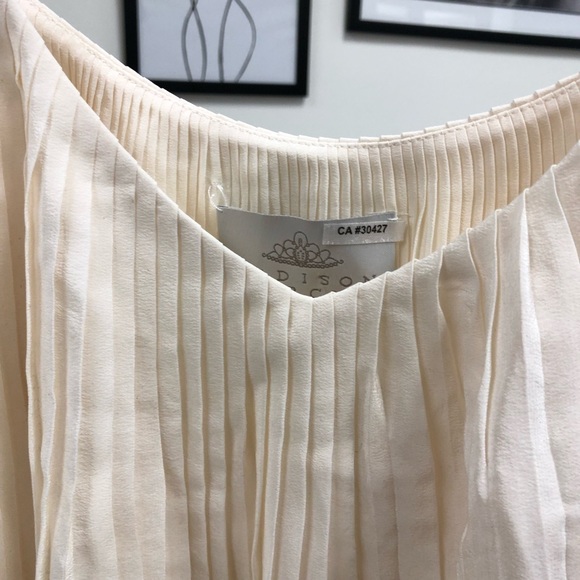 MADISON MARCUS Pleated Top - Picture 2 of 3